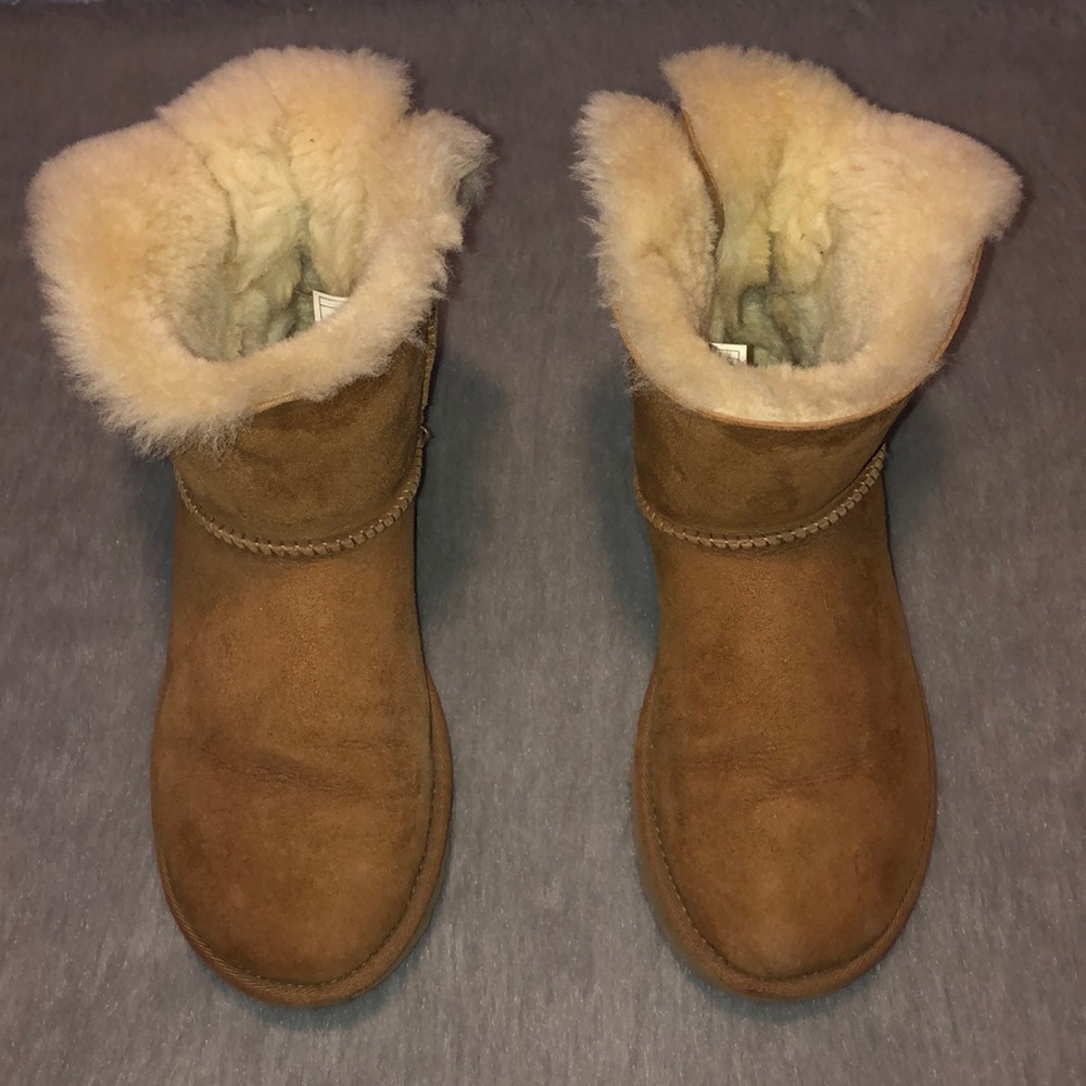 Gently Used Women’s Ugg Mini Bailey Bow Size 8